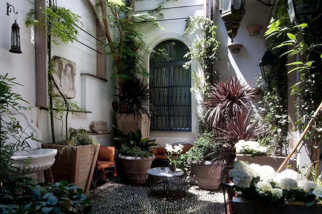 Petit Palais Hotel De Charme Milan